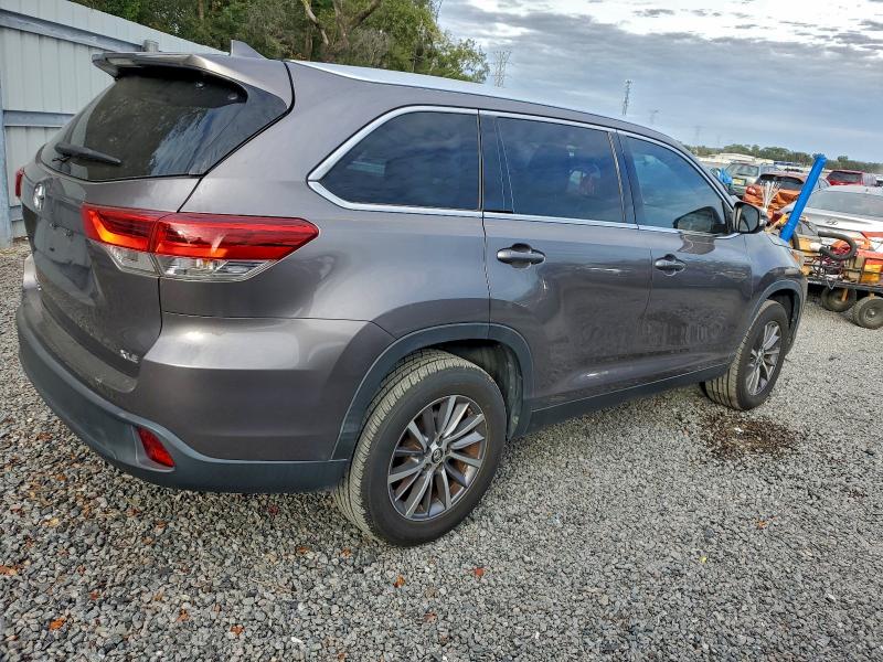 Photo 3 from auction – 2019 TOYOTA HIGHLANDER with VIN 5TDKZRFH7KS318486