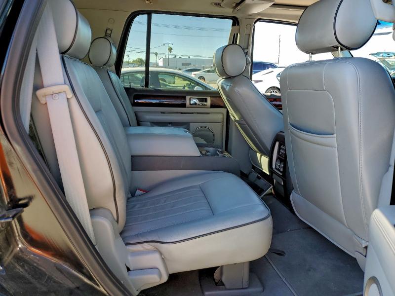 Photo 11 from auction – 2006 LINCOLN NAVIGATOR with VIN 5LMFU27506LJ20666