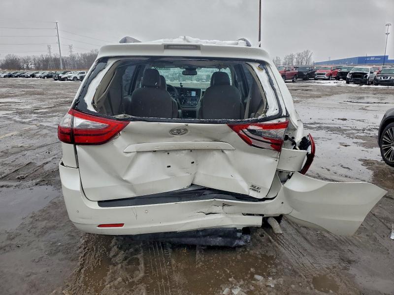 Photo 6 from auction – 2020 TOYOTA SIENNA XLE with VIN 5TDDZ3DC2LS252072