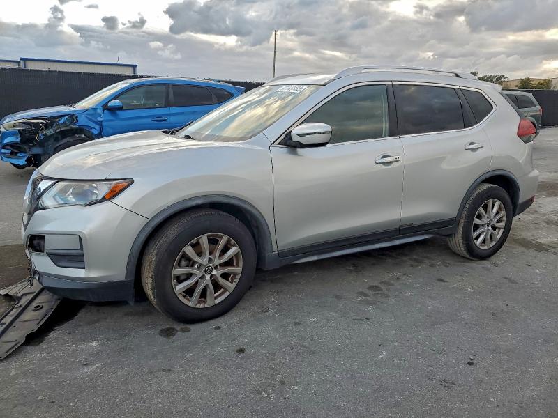 NISSAN ROGUE S 2018 with VIN JN8AT2MT2JW452952 - Photo from auction