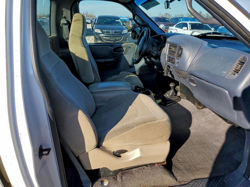Photo 10 from auction – 2000 FORD F150 with VIN 1FTRF18W3YNC11308