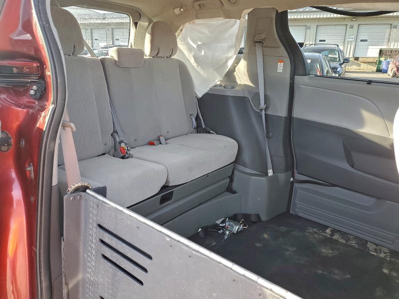 Photo 11 from auction – 2017 TOYOTA SIENNA LE with VIN 5TDKZ3DC7HS876447