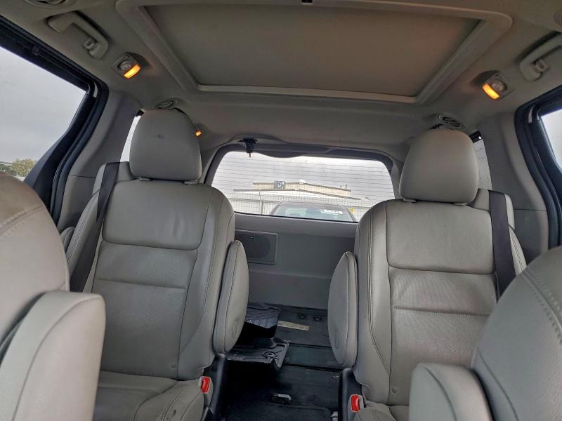 Photo 10 from auction – 2017 TOYOTA SIENNA XLE with VIN 5TDYZ3DC8HS800214