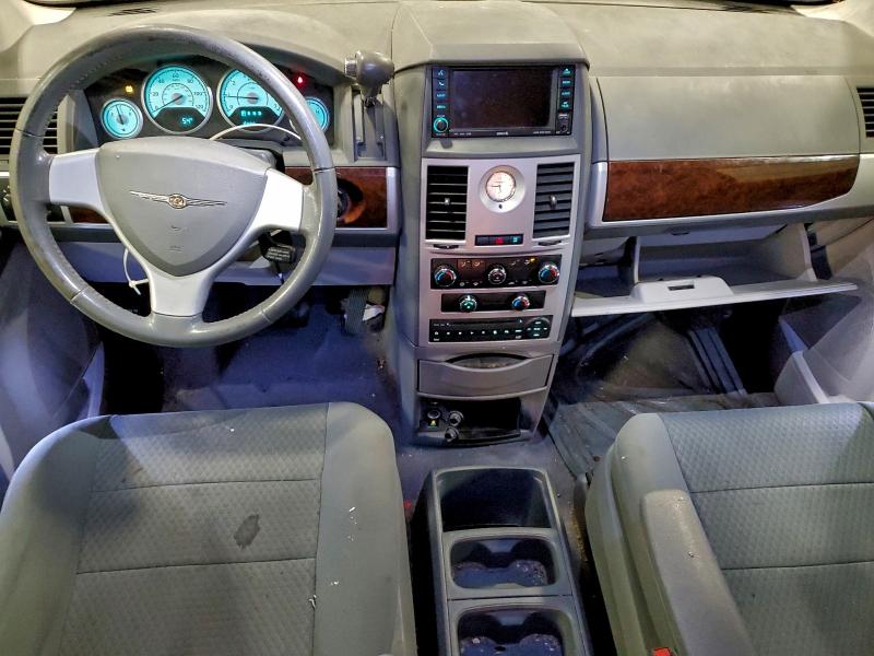 Photo 8 from auction – 2010 CHRYSLER TOWN & COU with VIN 2A4RR5D10AR339016