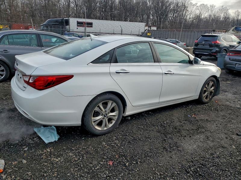 Photo 3 from auction – 2011 HYUNDAI SONATA SE with VIN 5NPEC4AC5BH160619