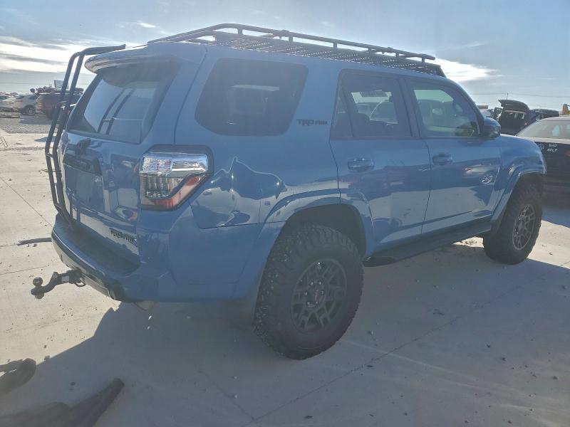 Photo 3 from auction – 2018 TOYOTA 4RUNNER SR with VIN JTEBU5JR5J5594835
