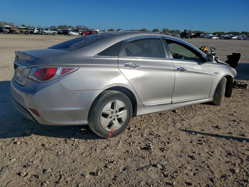Photo 3 from auction – 2012 HYUNDAI SONATA HYB with VIN KMHEC4A4XCA034365