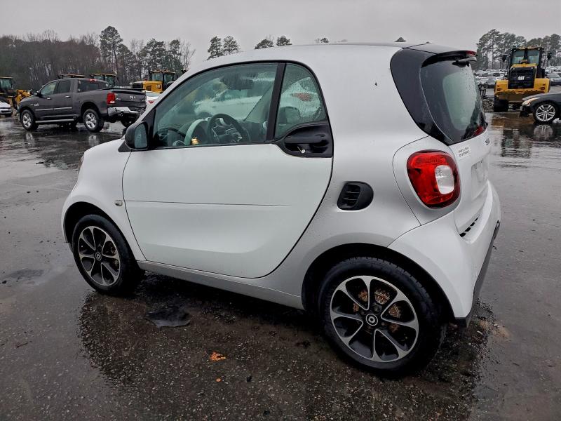 Photo 2 from auction – 2016 SMART FORTWO with VIN WMEFJ5DA3GK153799