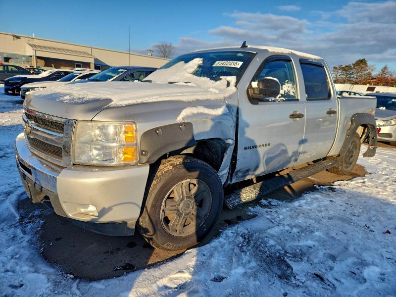 CHEVROLET SILVERADO 2011 with VIN 3GCPKSE34BG268779 - Photo from auction