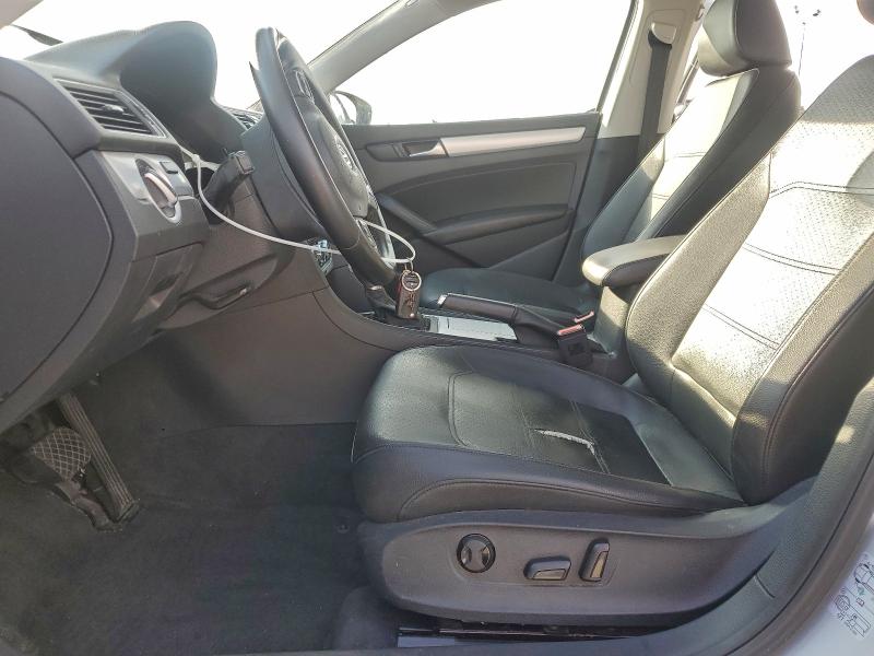 Photo 7 from auction – 2012 VOLKSWAGEN PASSAT SE with VIN 1VWBP7A35CC036319