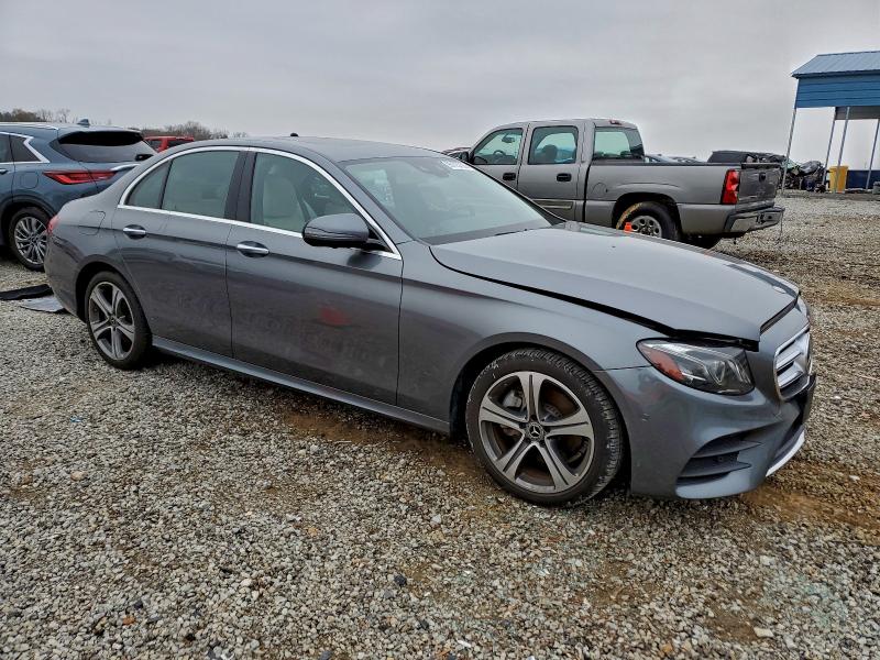 Photo 4 from auction – 2018 MERCEDES-BENZ E with VIN WDDZF4JB8JA444760