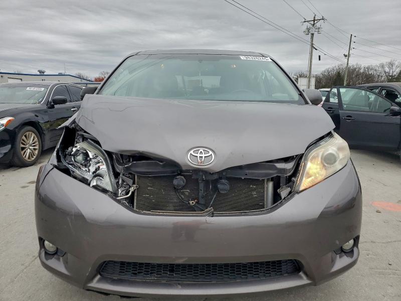 Photo 5 from auction – 2017 TOYOTA SIENNA XLE with VIN 5TDYZ3DC2HS845794