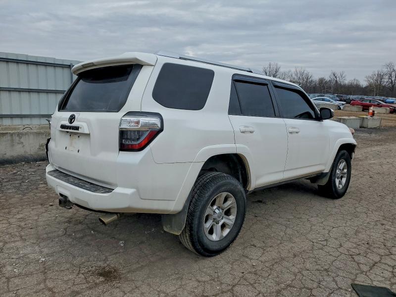 Photo 3 from auction – 2014 TOYOTA 4RUNNER SR with VIN JTEBU5JR6E5171297