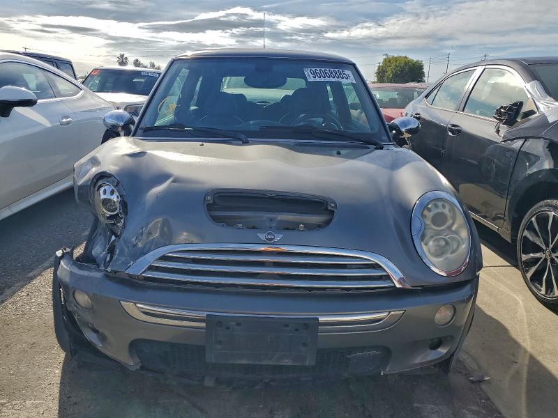 Photo 5 from auction – 2006 MINI COOPER S with VIN WMWRE33556TL18010