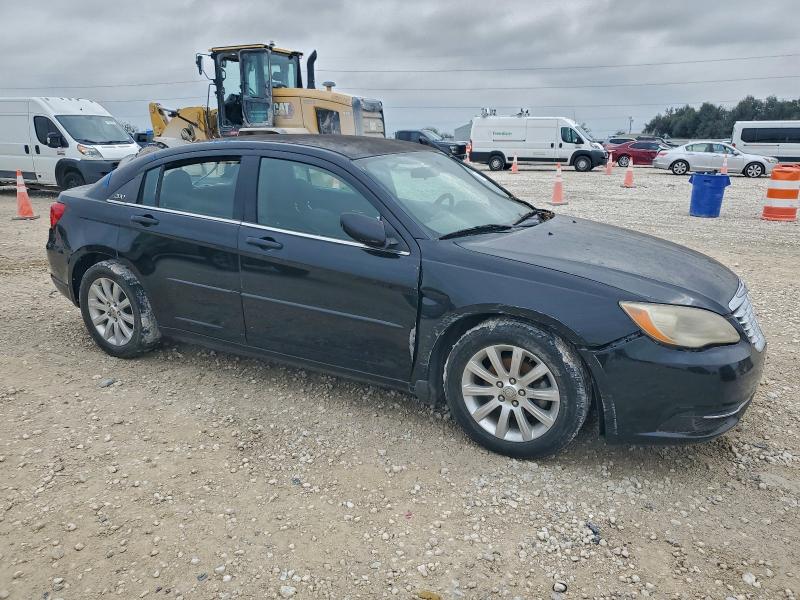 Photo 4 from auction – 2013 CHRYSLER 200 TOURIN with VIN 1C3CCBBB7DN557578