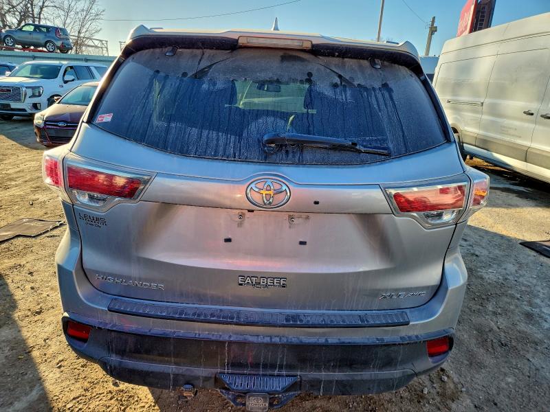Photo 6 from auction – 2016 TOYOTA HIGHLANDER with VIN 5TDJKRFH3GS231661