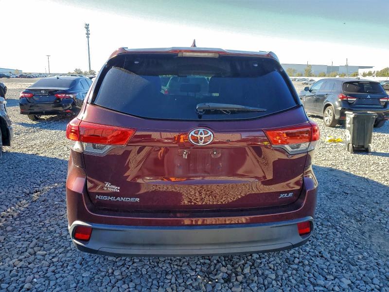 Photo 6 from auction – 2019 TOYOTA HIGHLANDER with VIN 5TDKZRFHXKS352194