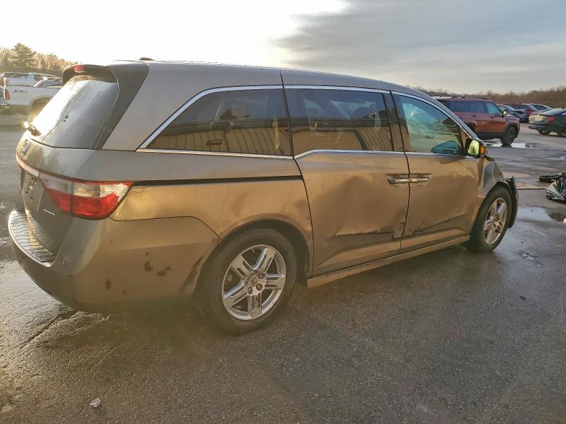 Photo 3 from auction – 2013 HONDA ODYSSEY TO with VIN 5FNRL5H98DB073123
