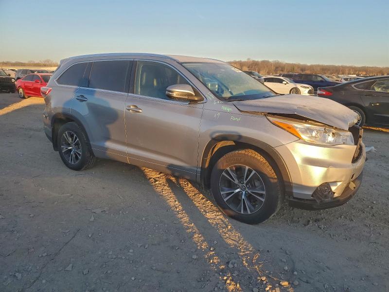 Photo 4 from auction – 2016 TOYOTA HIGHLANDER with VIN 5TDJKRFH8GS306015
