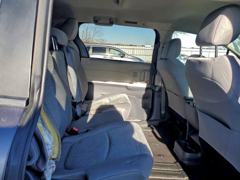 Photo 11 from auction – 2021 TOYOTA SIENNA LE with VIN 5TDKRKEC5MS034385