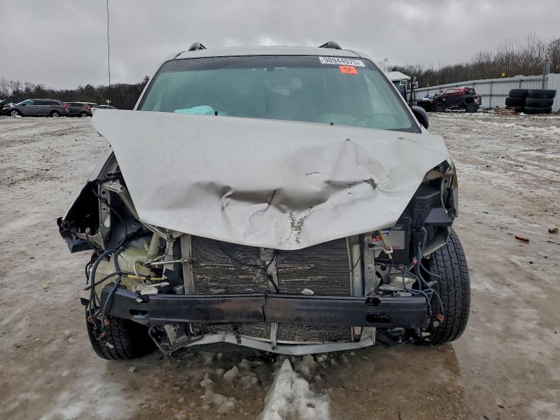 Photo 5 from auction – 2004 TOYOTA SIENNA LE with VIN 5TDBA23CX4S004650