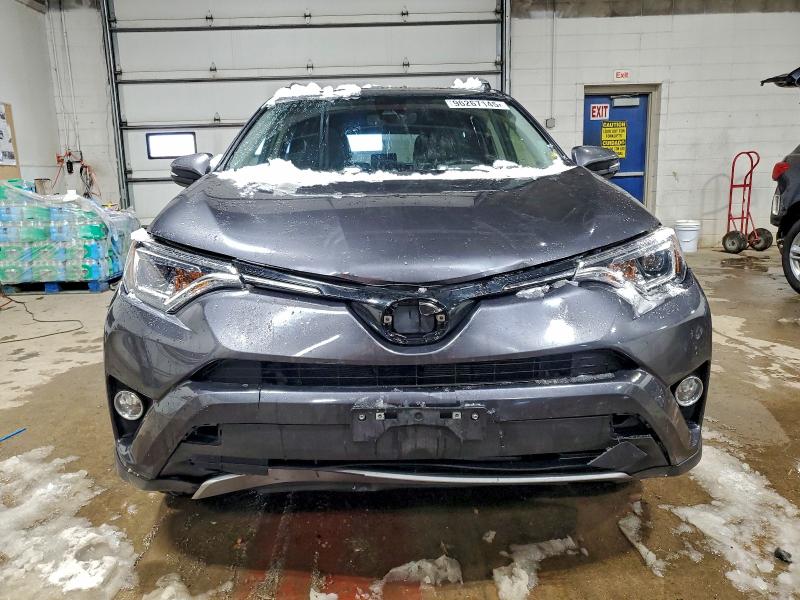 Photo 5 from auction – 2018 TOYOTA RAV4 LIMIT with VIN JTMDFREVXJJ731684