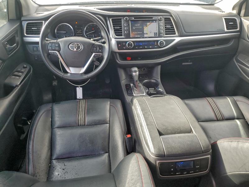 Photo 8 from auction – 2019 TOYOTA HIGHLANDER with VIN 5TDJZRFH9KS573118