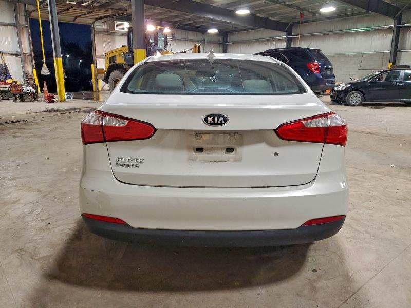 Photo 6 from auction – 2015 KIA FORTE LX with VIN KNAFK4A60F5292207