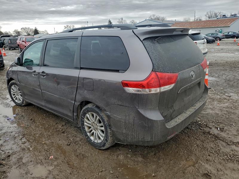 Photo 2 from auction – 2012 TOYOTA SIENNA XLE with VIN 5TDYK3DC1CS205458