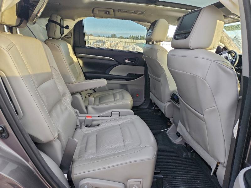 Photo 11 from auction – 2017 TOYOTA HIGHLANDER with VIN 5TDDZRFH9HS378495