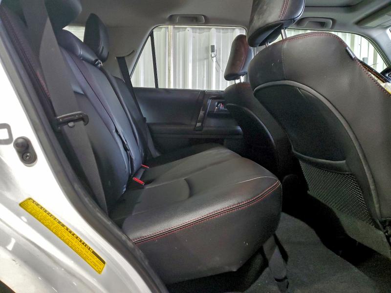 Photo 11 from auction – 2018 TOYOTA 4RUNNER with VIN JTEBU5JR0J5547776