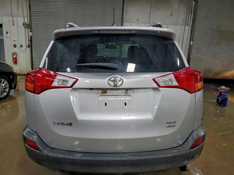 Photo 6 from auction – 2015 TOYOTA RAV4 XLE with VIN 2T3RFREV7FW335663