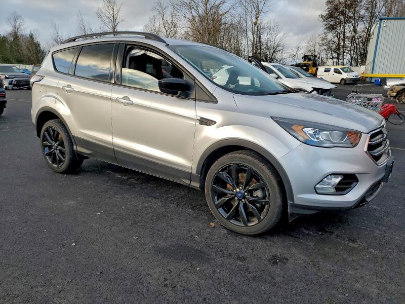 Photo 4 from auction – 2018 FORD ESCAPE with VIN 1FMCU9GD2JUB84622