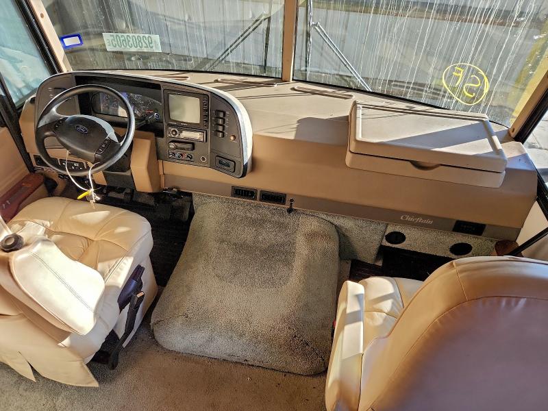 Photo 5 from auction – 2001 WINNEBAGO CHIEFTAIN with VIN 1FCNF53SX10A02662