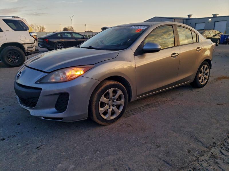 MAZDA 3 I 2012 with VIN JM1BL1UF5C1513246 - Photo from auction