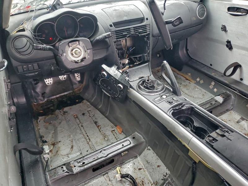 Photo 8 from auction – 2004 MAZDA RX8 with VIN JM1FE173840129885
