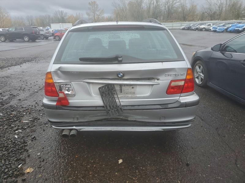 Photo 6 from auction – 2001 BMW 325 IT with VIN WBAAW33401ET41385