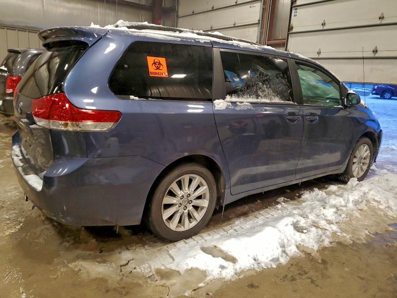 Photo 3 from auction – 2014 TOYOTA SIENNA XLE with VIN 5TDDK3DC5ES072527