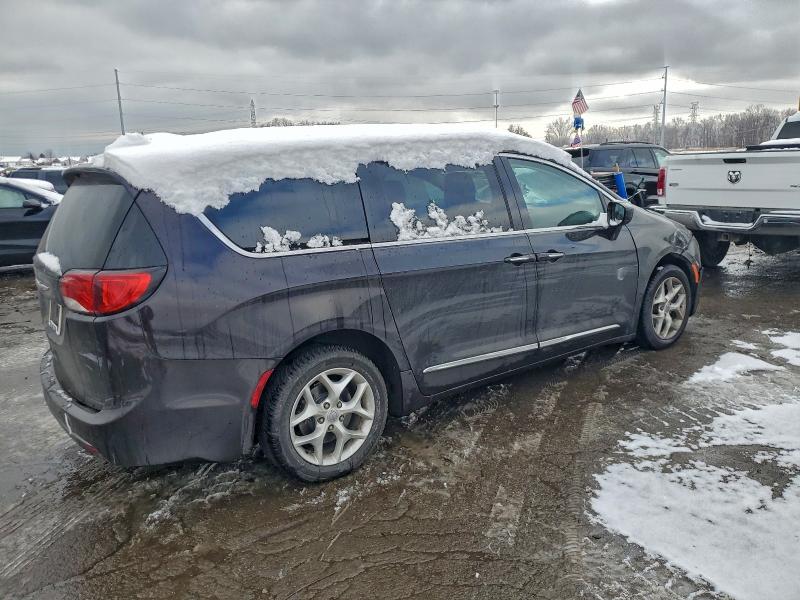 Photo 3 from auction – 2017 CHRYSLER PACIFICA T with VIN 2C4RC1EG4HR782332