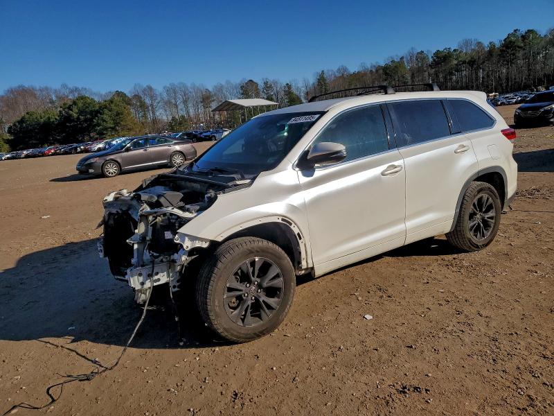 TOYOTA HIGHLANDER 2017 with VIN 5TDZARFH7HS025136 - Photo from auction