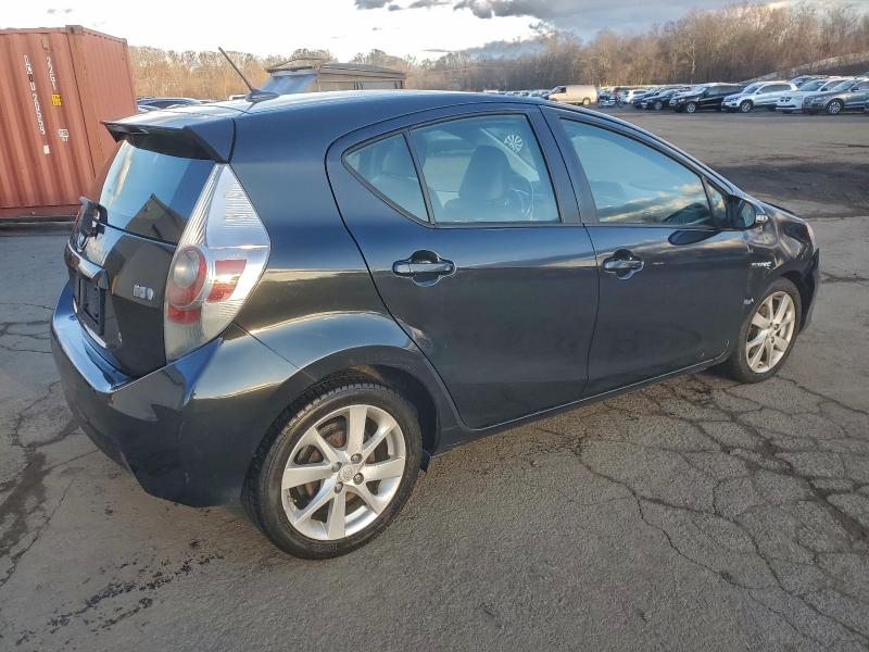 Photo 3 from auction – 2013 TOYOTA PRIUS C with VIN JTDKDTB35D1032187