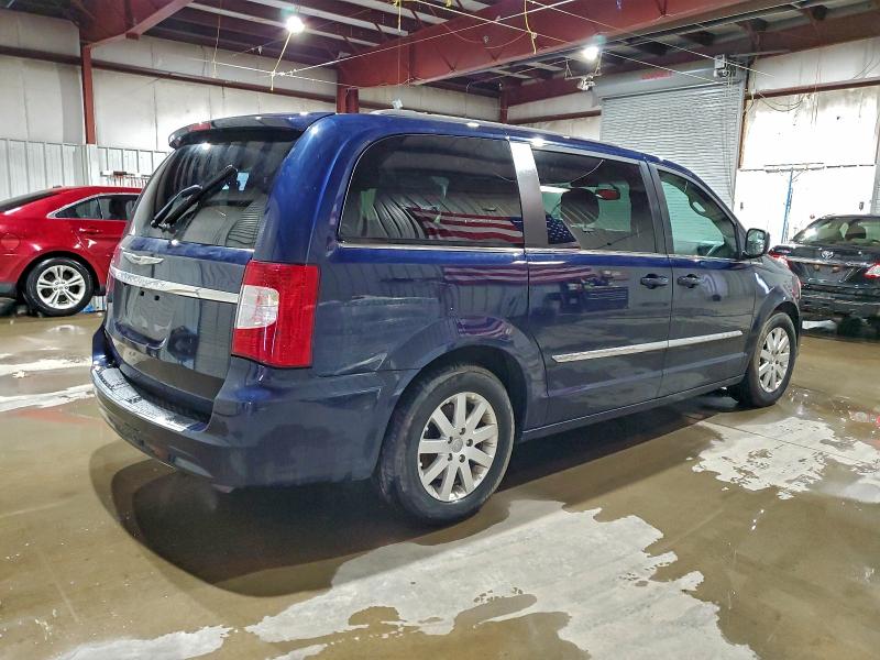 Photo 3 from auction – 2016 CHRYSLER TOWN & COU with VIN 2C4RC1BG2GR186381