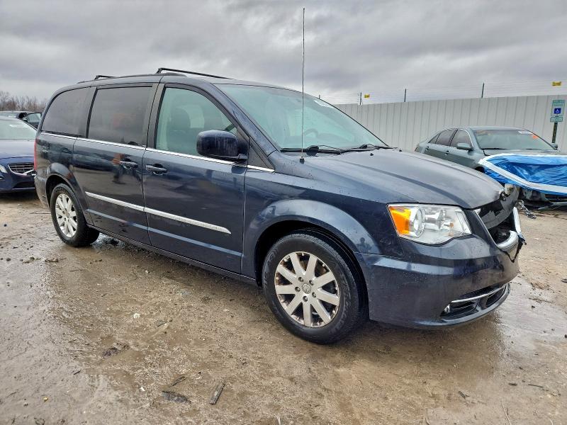 Photo 4 from auction – 2014 CHRYSLER TOWN & COU with VIN 2C4RC1BG7ER163689