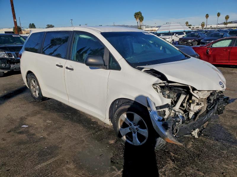 Photo 4 from auction – 2017 TOYOTA SIENNA with VIN 5TDZZ3DC4HS778944