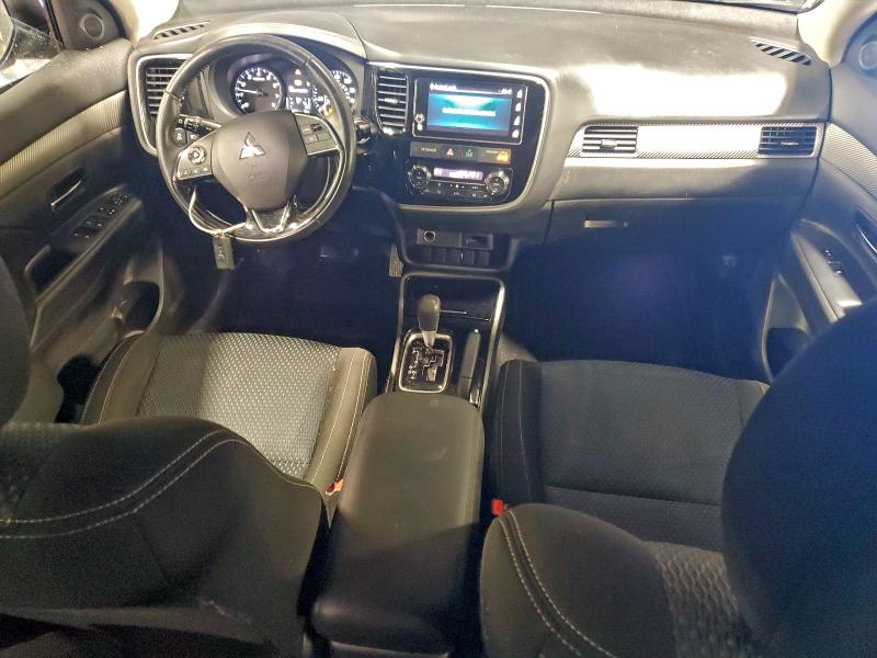 Photo 8 from auction – 2018 MITSUBISHI OUTLANDER with VIN JA4AD3A3XJZ067585