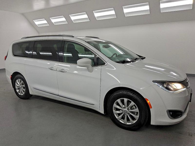 Photo 4 from auction – 2019 CHRYSLER PACIFICA T with VIN 2C4RC1BG3KR624995