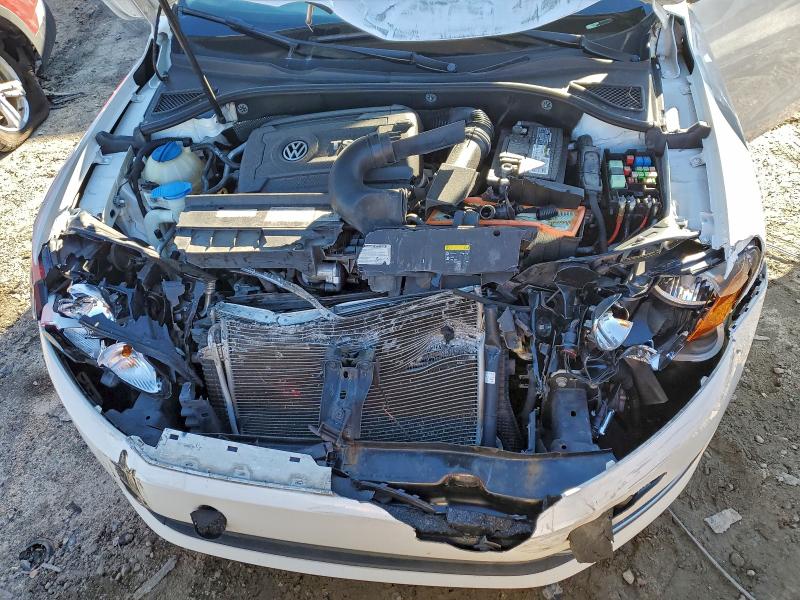 Photo 11 from auction – 2015 VOLKSWAGEN PASSAT S with VIN 1VWAT7A38FC084148