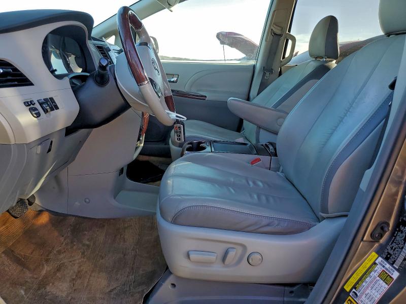Photo 7 from auction – 2011 TOYOTA SIENNA XLE with VIN 5TDYK3DC7BS127265