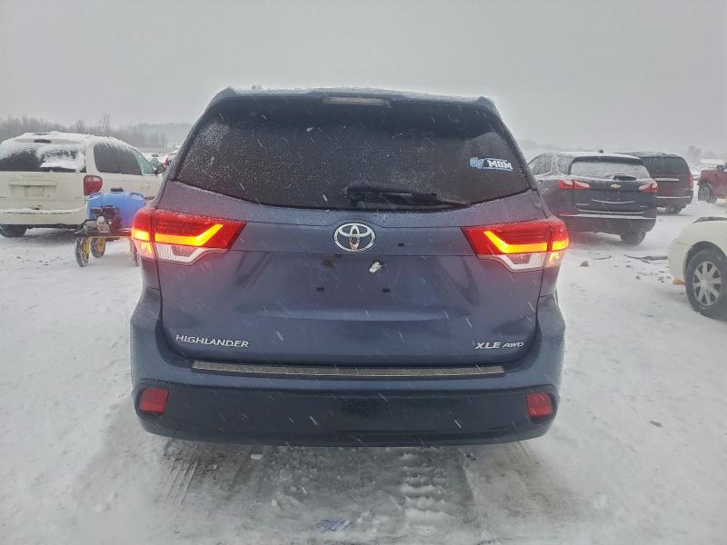 Photo 6 from auction – 2018 TOYOTA HIGHLANDER with VIN 5TDJZRFH3JS871033