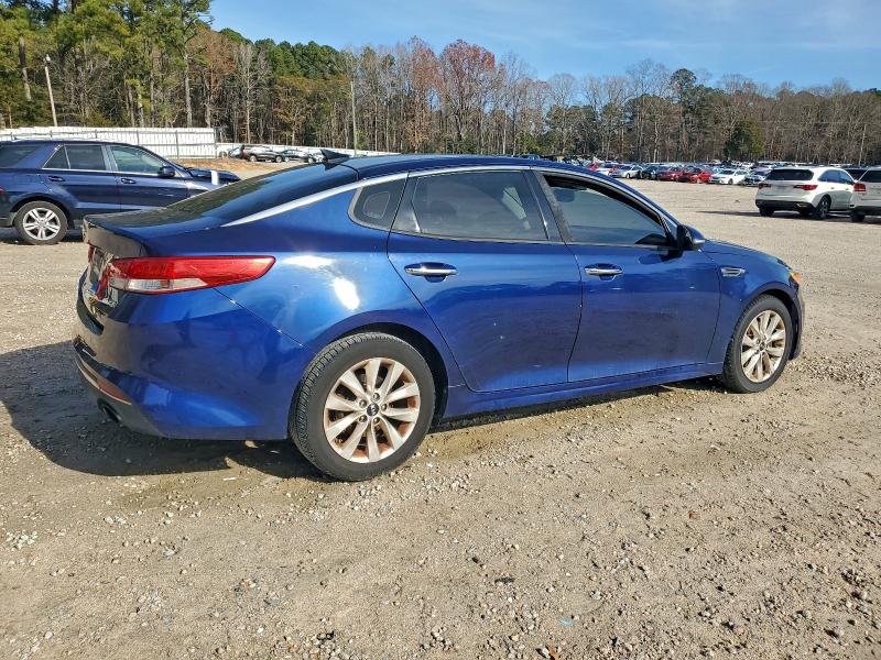 Photo 3 from auction – 2016 KIA OPTIMA EX with VIN 5XXGU4L39GG030543
